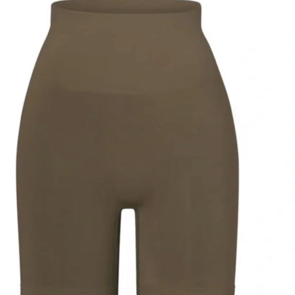 SKIMS Army Green Soft Smooth Shorts